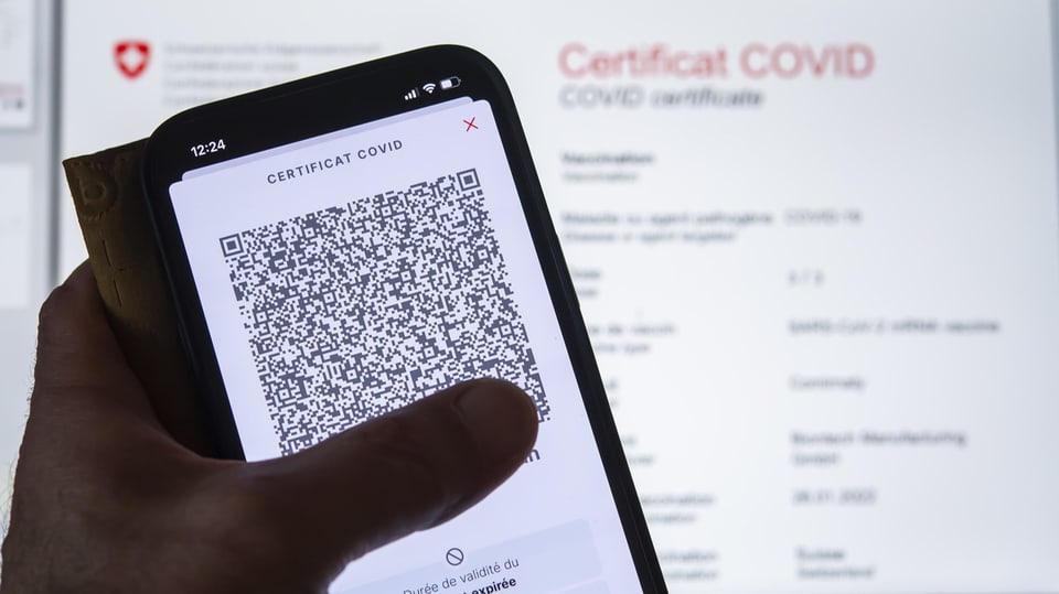 Covid-Zertifikat auf einem Smartphone.