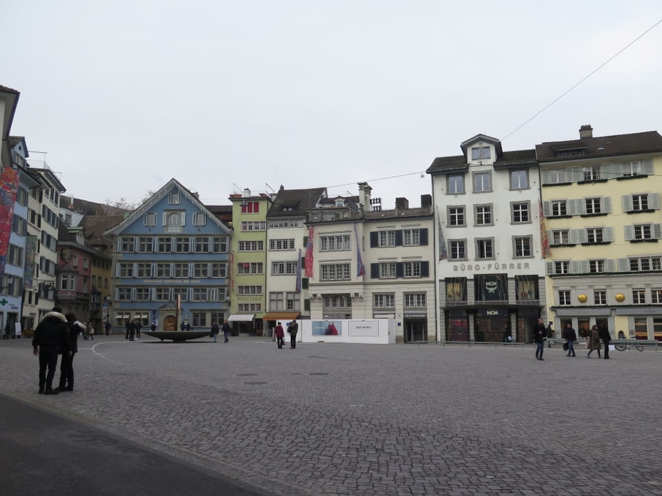 Der leere Münsterhof in Zürich.
