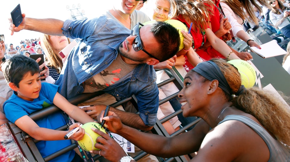 Serena Williams lässt sich fotografieren.