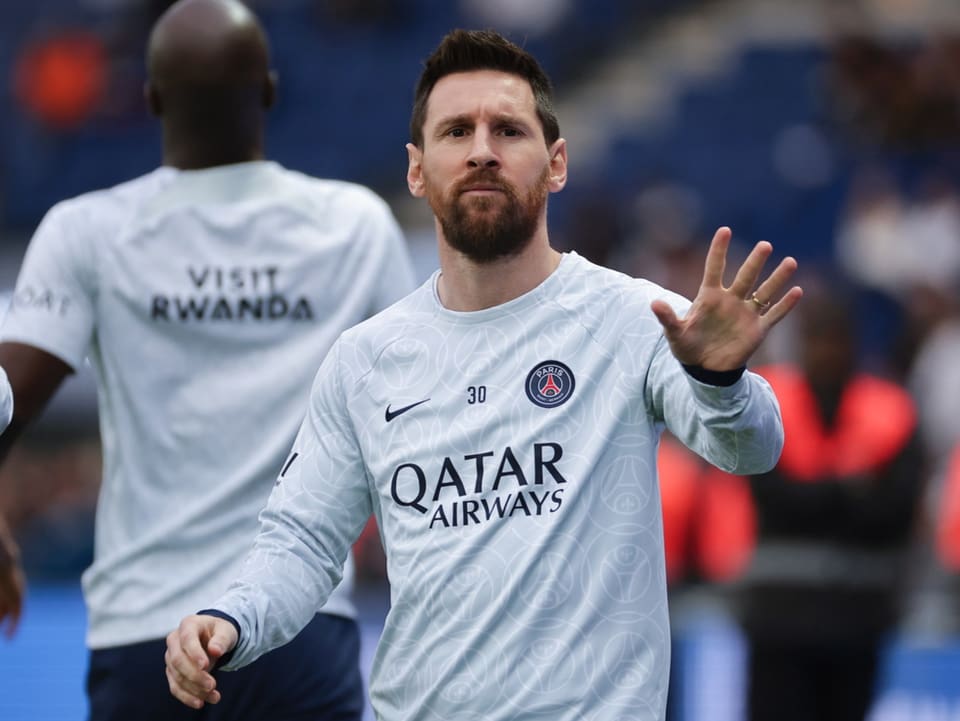 Lionel Messi winkt in die Menge