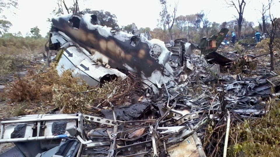Trümmer eines abgestürzten Flugzeuges in einem Nationalpark in Namibia.