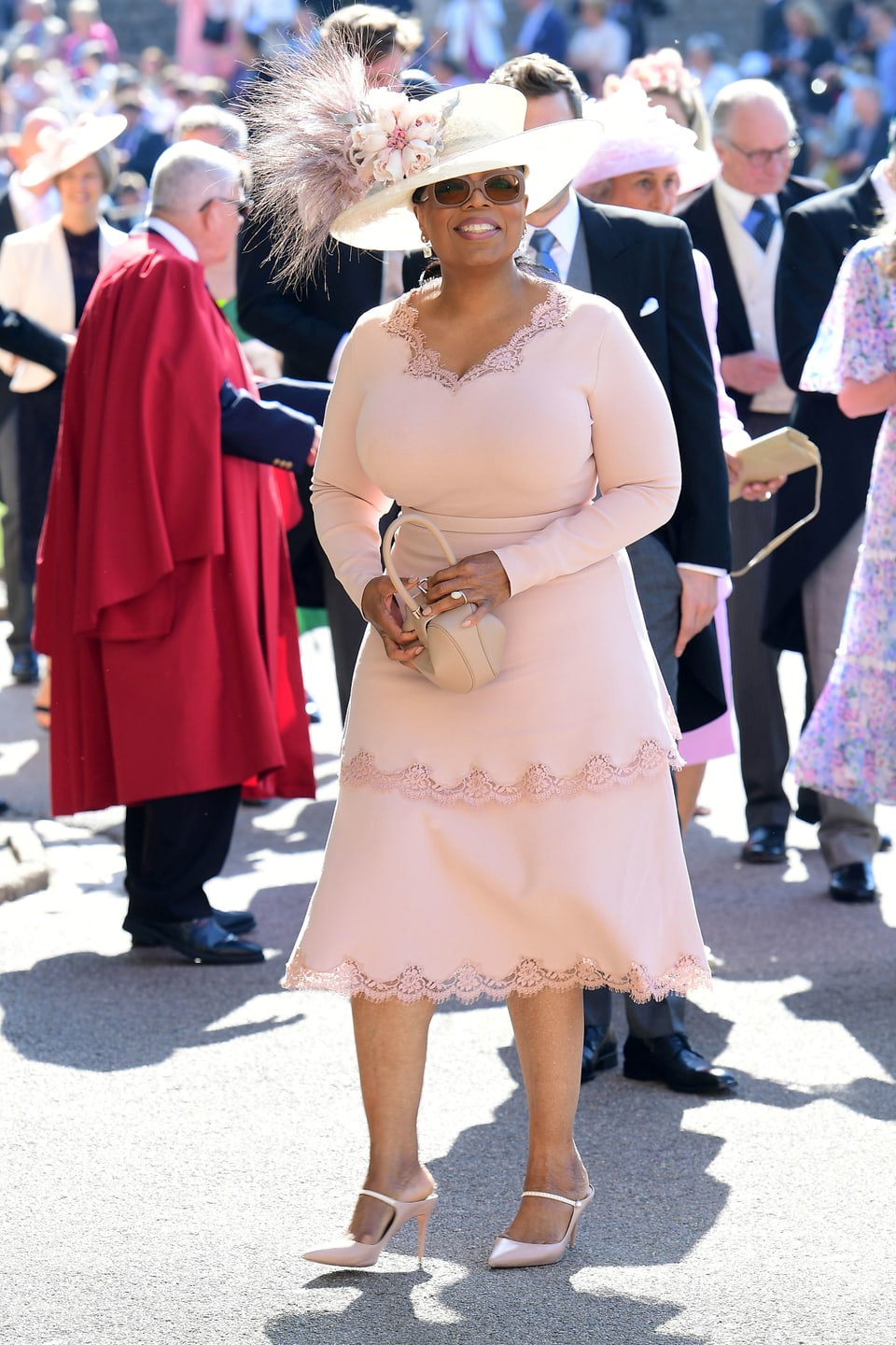 Oprah Winfrey im blassrosa Kleid
