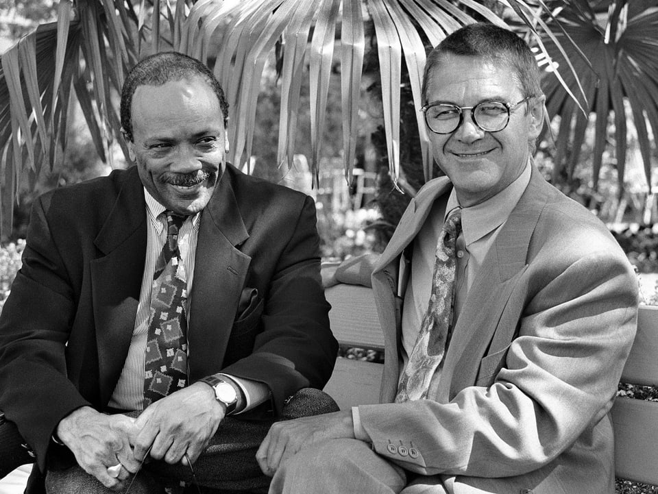 1992: Claude Nobs strahlt mit Quincy Jones um die Wette.