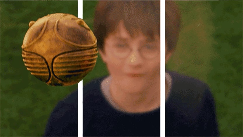 Harry Potter schaut staunend einem fliegenden Ball nach.