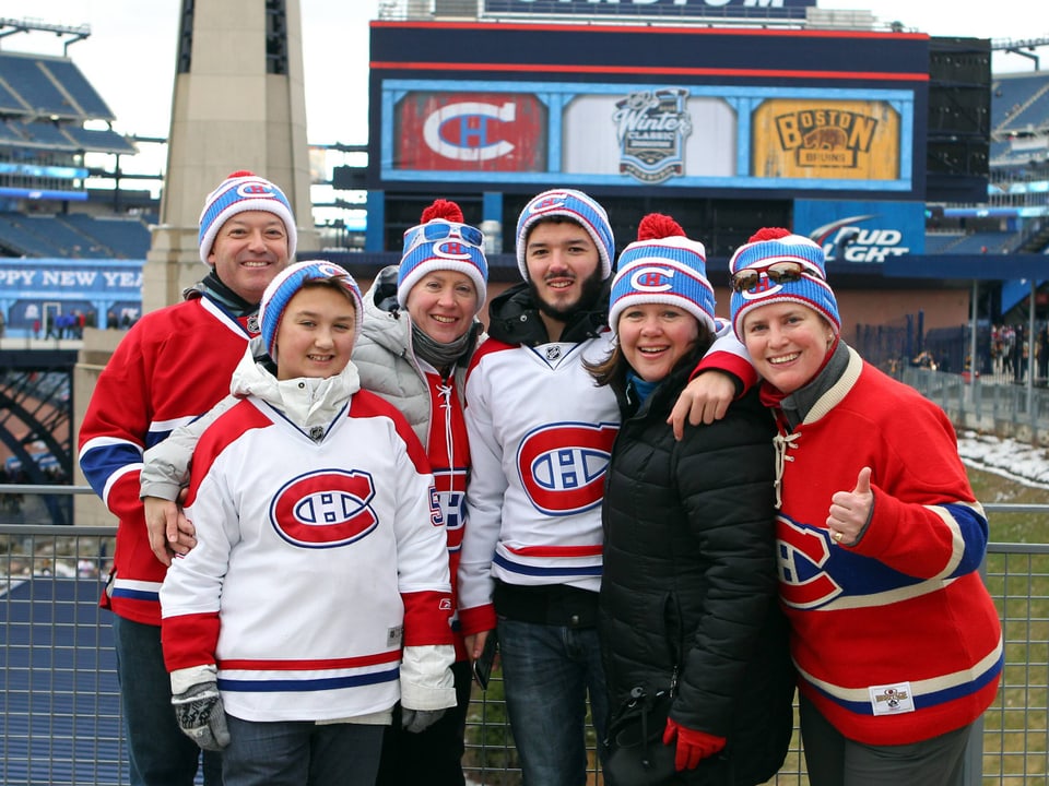 Fans der Montreal Canadiens vor dem Stadion