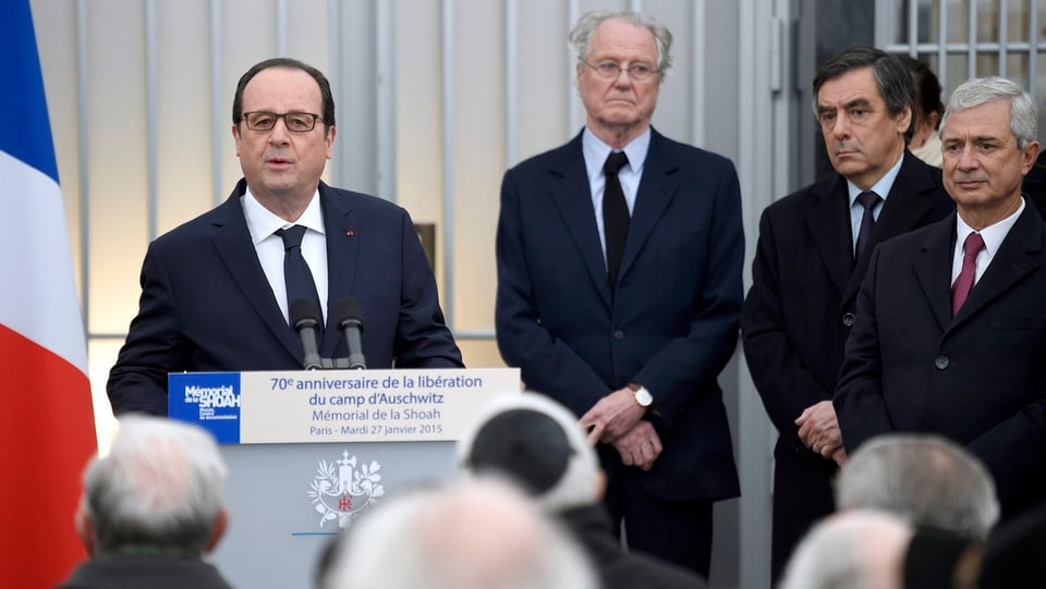 François Hollande an einem Rednerpult