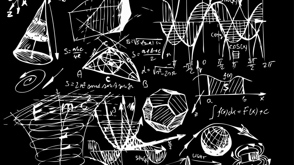 Weisse Mathematische Zeichnungen auf einer schwarzen Tafel.