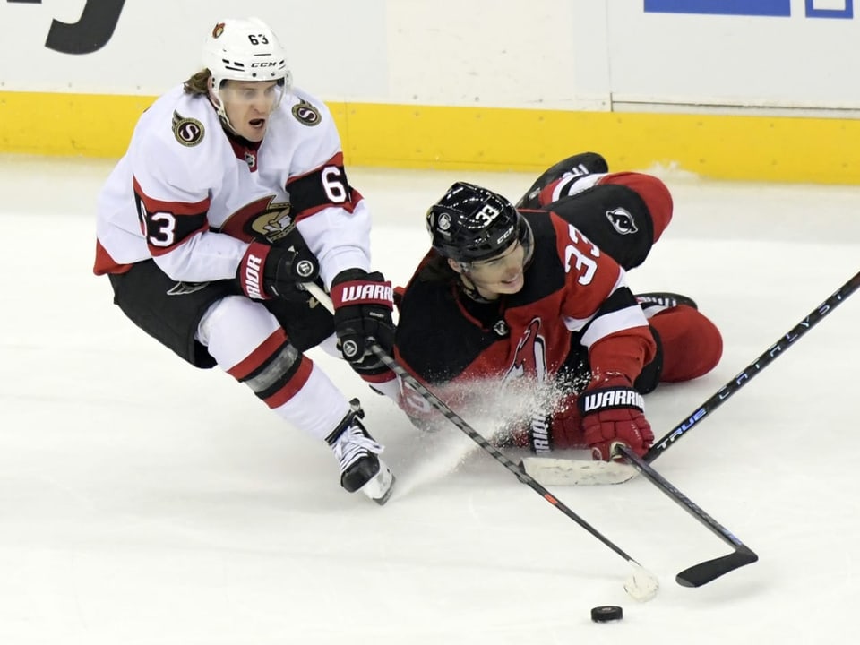 Die New Jersey Devils (hier mit Ryan Graves am Boden) kamen gegen die Ottawa Senators nicht hinterher.