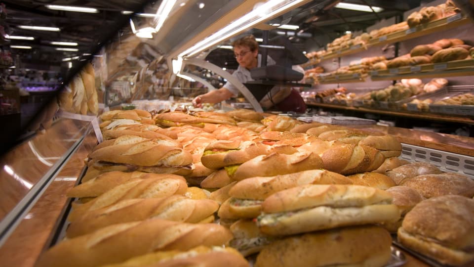 Sandwiches en Masse an der Gourmet-Factory-Theke des Jelmoli in Zürich.