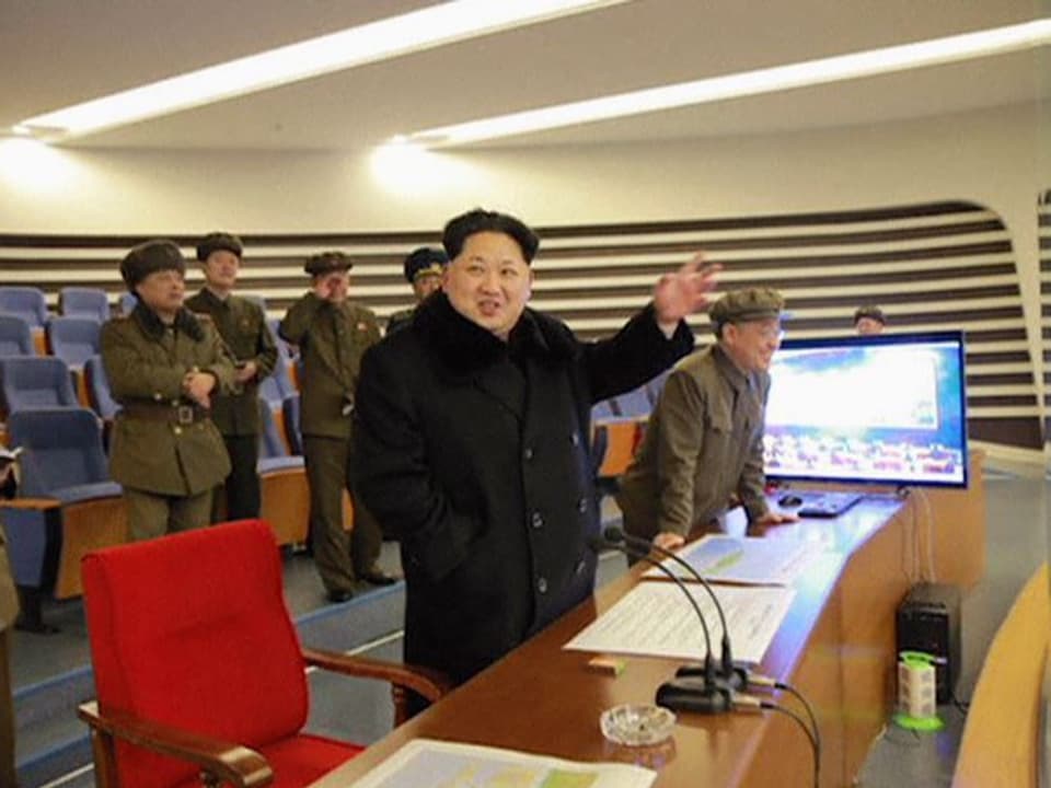 Kim Jong Un und Militärs 