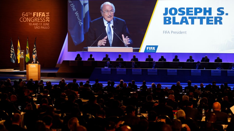 Fifa-Kongress in Sao Paulo, am Rednerpult steht Joseph Blatter.