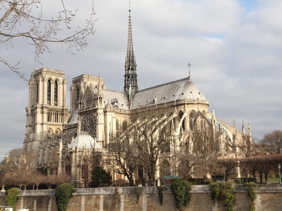 Aussenansicht der Kathedrale in Paris