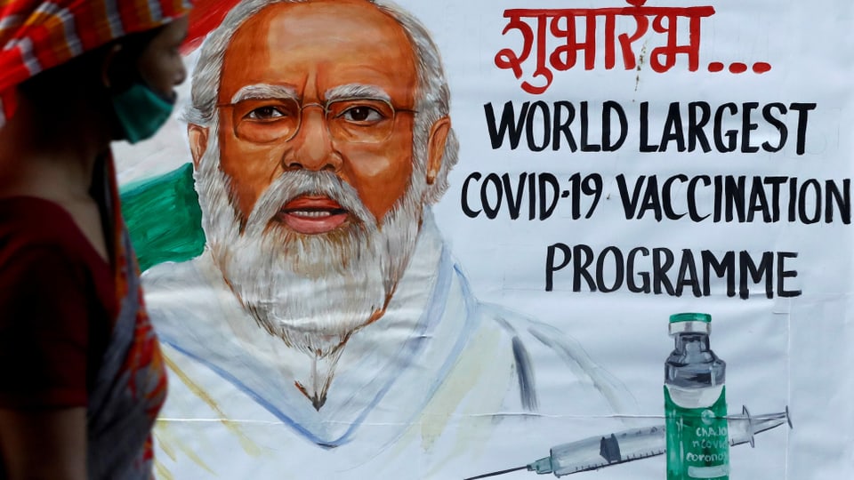 Wandzeichnung von Narendra Modi und dem Text "Das weltweit grösste Covid-19-Impfprogramm"