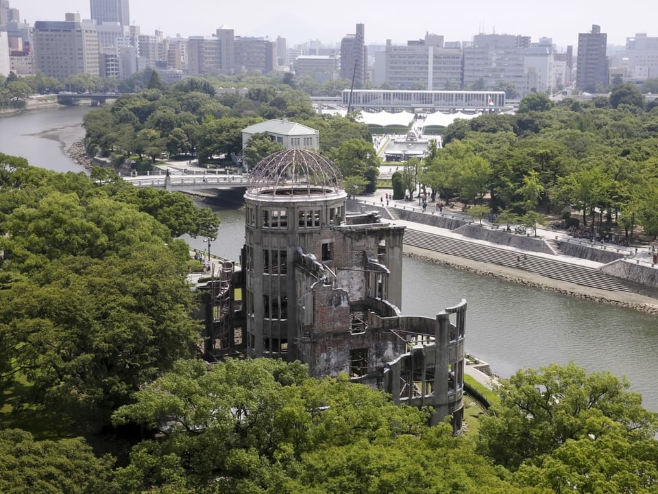 Blick auf die Stadt Hiroshima und das ehemalige Regierungsgebäude.
