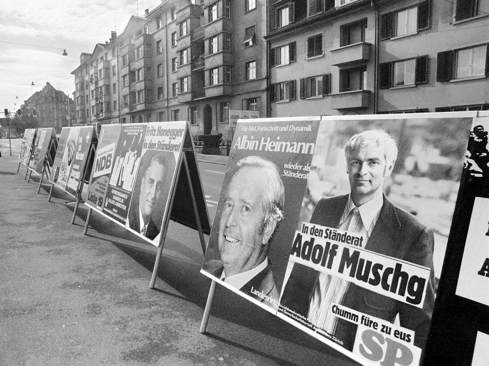 Adolf Muschg wirbt 1975 um Wähler – trotz engagiertem Kampf letztlich aber erfolglos.