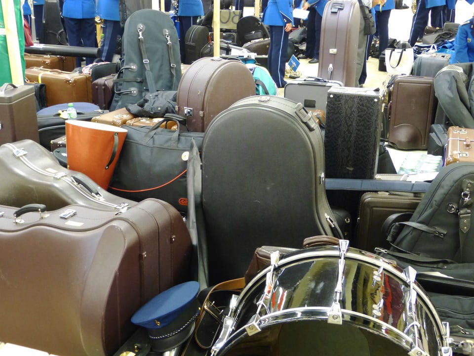 Viele verschiedene Instrumente in einer Lagerhalle.