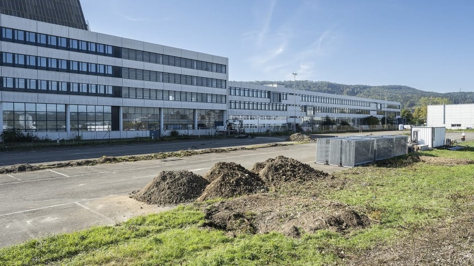 Das ist das Gelände, wo die acht Turbinen zusammen ein Notkraftwerk bilden.