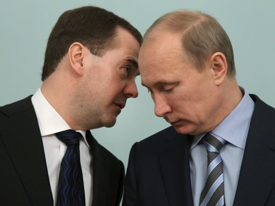 Putin mit Medwedew