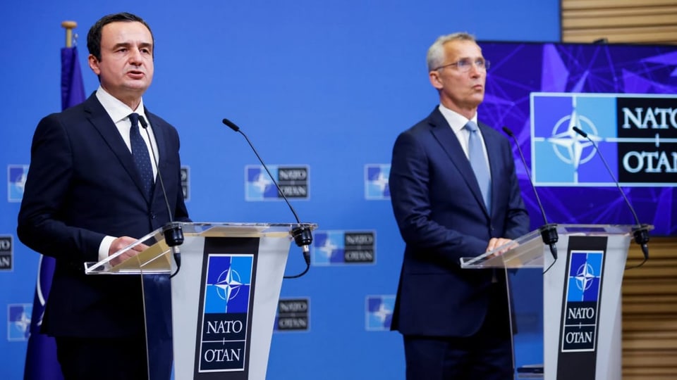 Der Premierminister des Kosovo, Albin Kurti, bei einer Pressekonferenz mit Jens Stoltenberg in Brüssel
