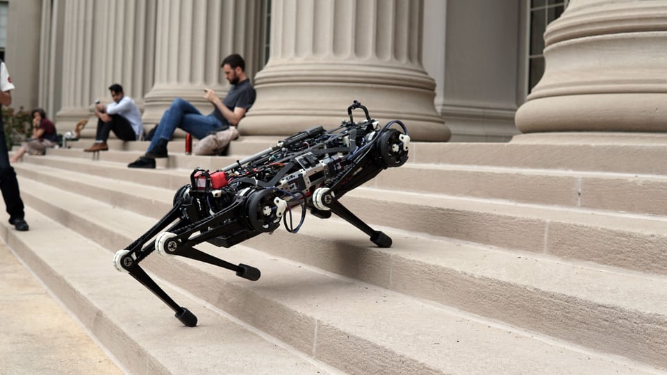 Auf dem Bild ist der Roboter MIT-Cheetah drei zu sehen.
