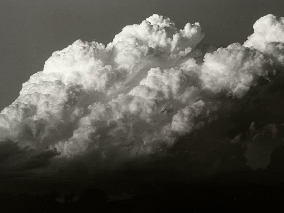 Wolken, schwarz-weiss