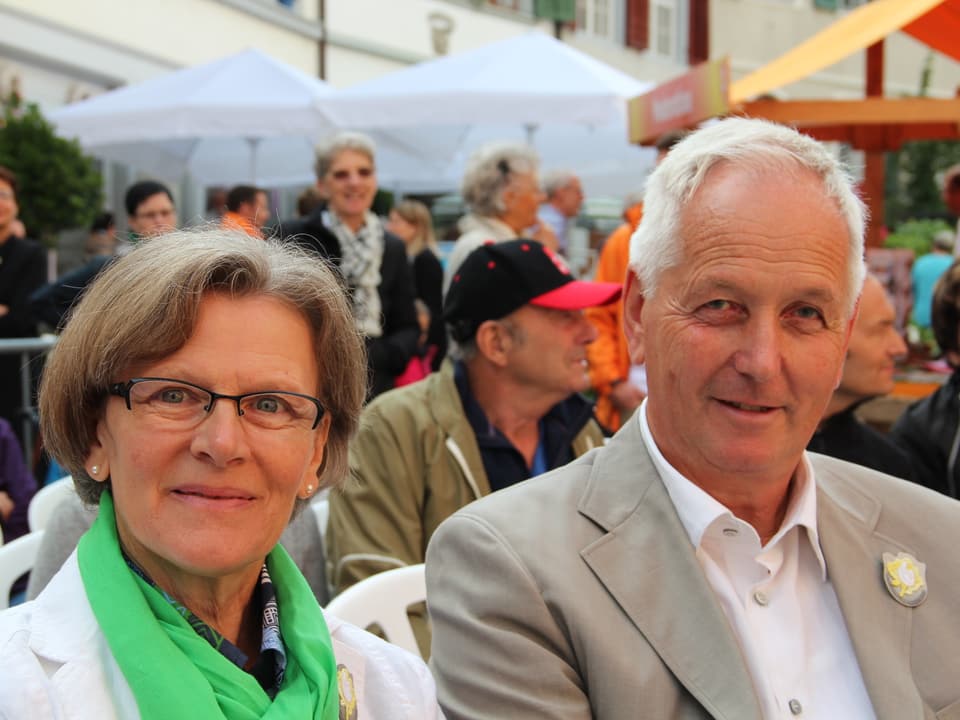 Rosemarie und Josef Windlin warten auf den Auftritt von Flurin Caviezel in der Sendung «Persönlich».