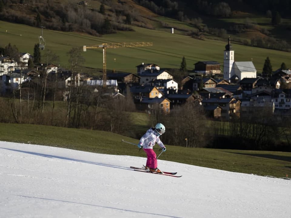 Kind fährt Ski in Flims