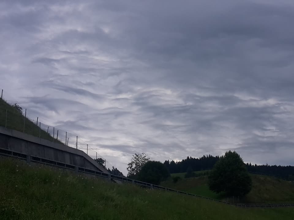 Wellenförmige Wolken