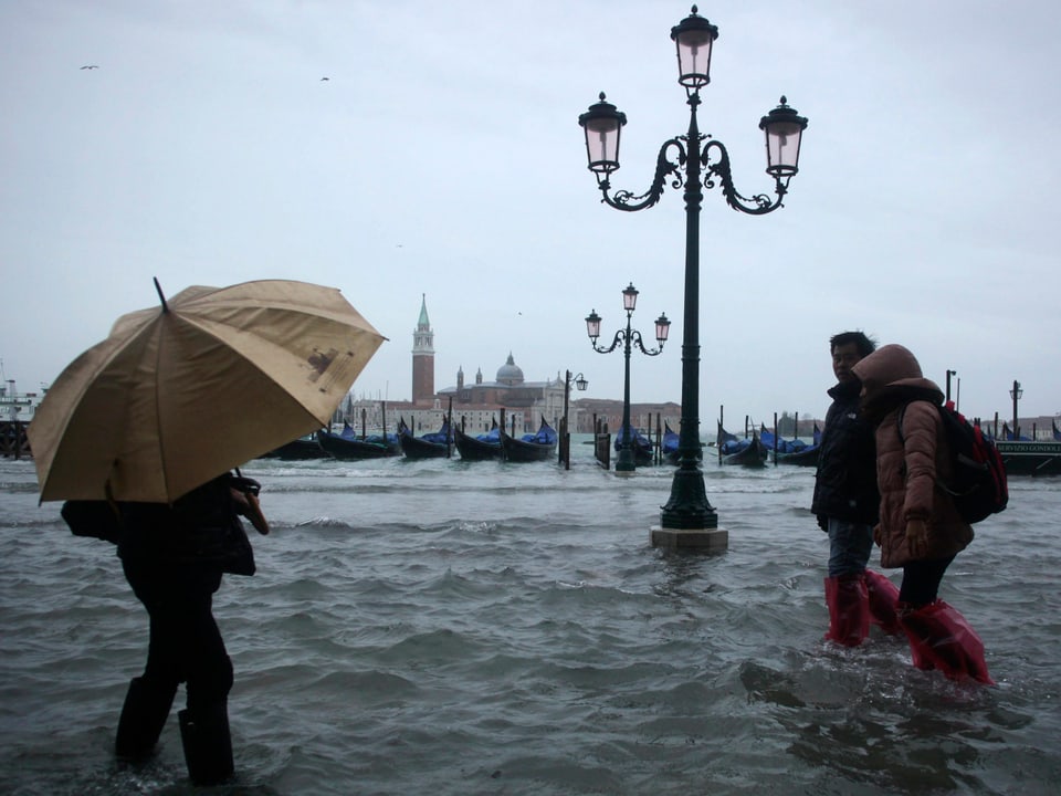 Überflutung am Marcus Platz in Venedig.