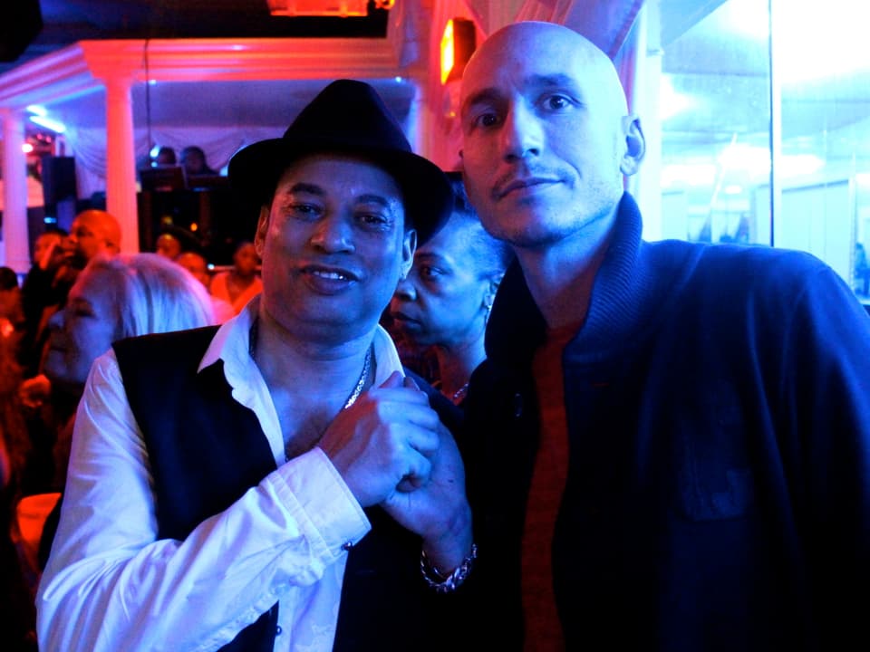 Reggae-Special-Redaktor Lukas Wyniger (rechts) mit seiner Entdeckung: Leroy Mafia.