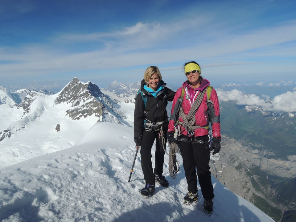 Sabinde Dahinden und Andrea Jacomet auf dem Gipfel.