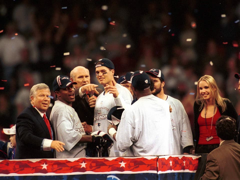 Tom Brady feiert den Super-Bowl-Sieg 2002.