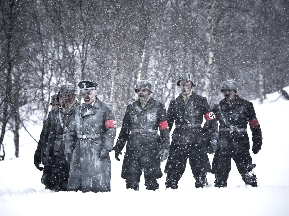 «Dead Snow» (2009): Ein gruppe Medizinstudenten wird von Nazi-Zombies durch die Berge gejagt.