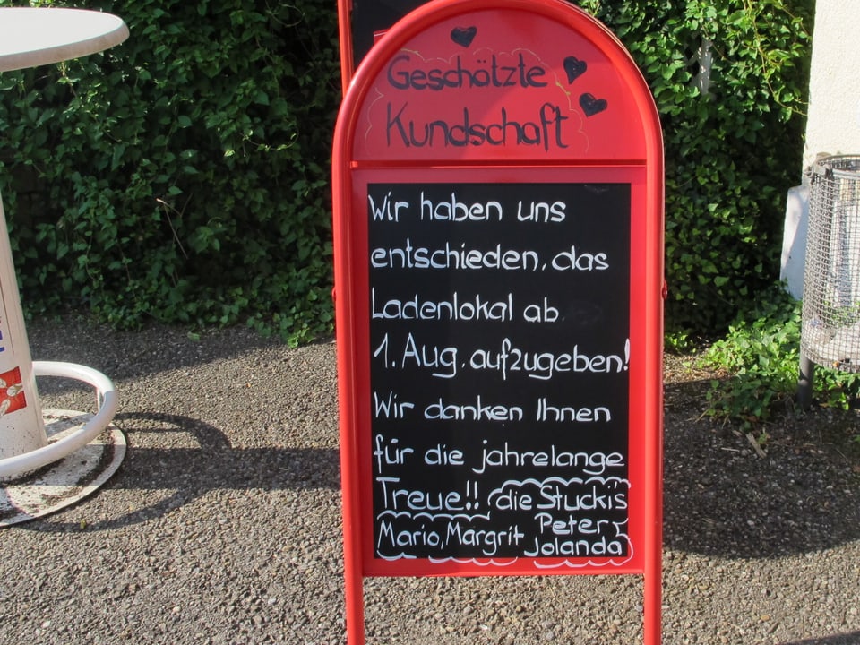 Die mit Kreide beschrifete Tafel weist auf die Schliessung hin