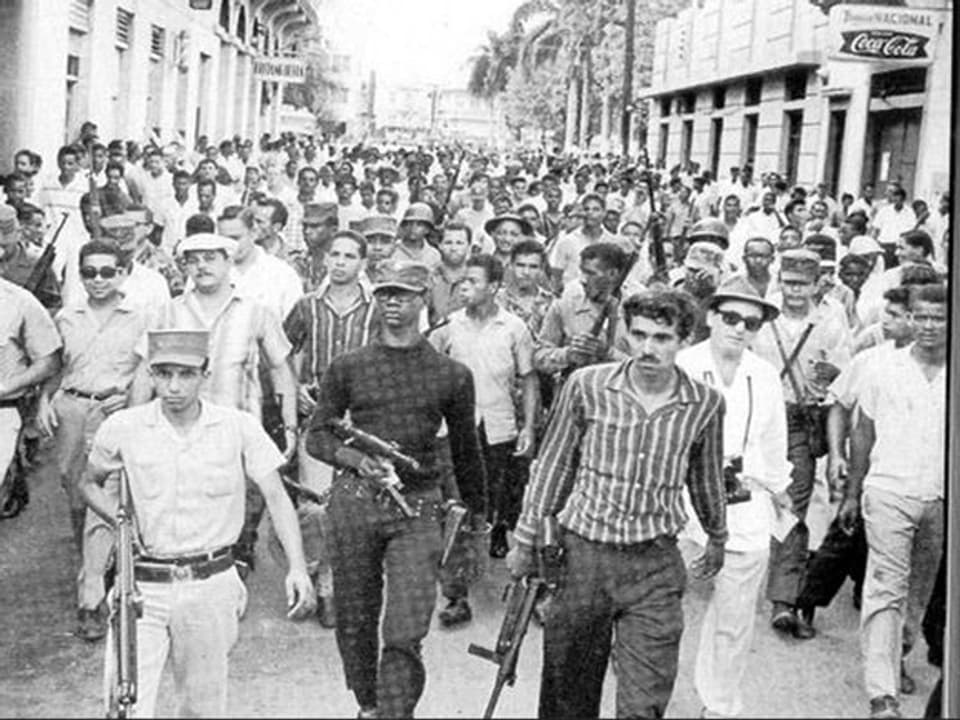 Revolutionäre Kräfte in den Strassen von Santo Domingo.