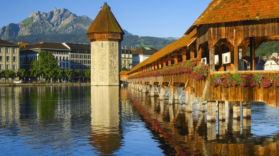 Kapellbrücke mit Pilatus im Hintergrund