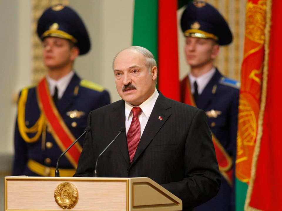 Alexander Lukaschenko am Rednerpult. 