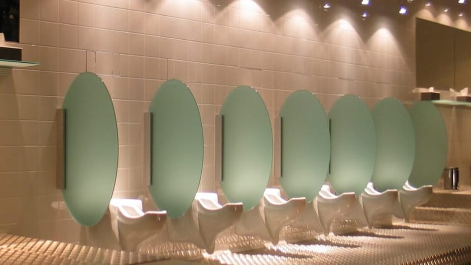 Modernes Frauenurinal