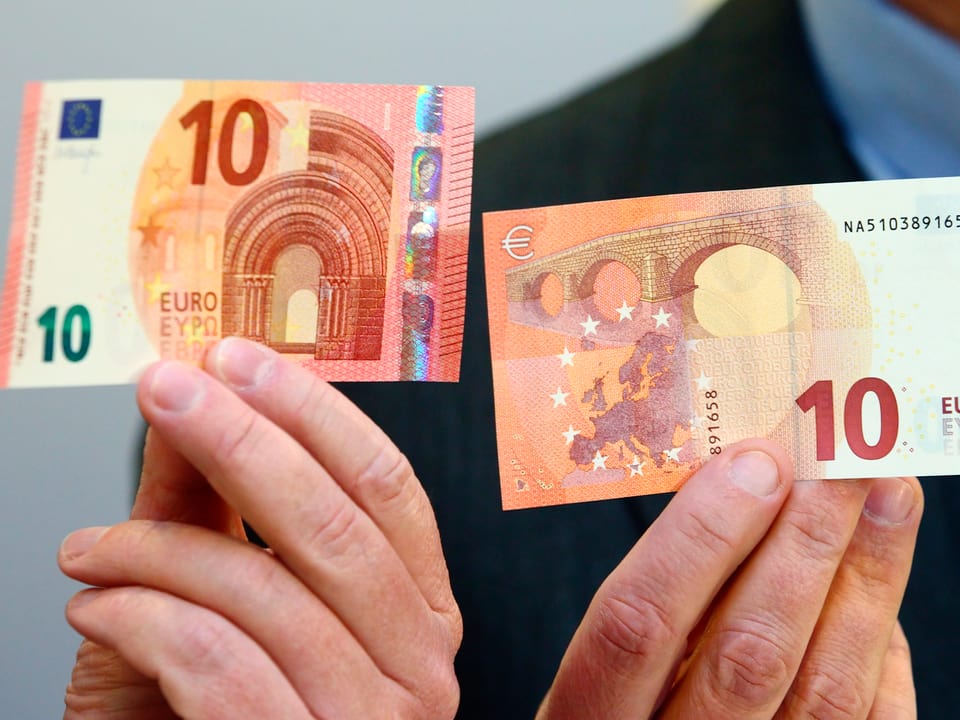 Zwei 10-Euro-Scheine, Vorder- und Rückseite