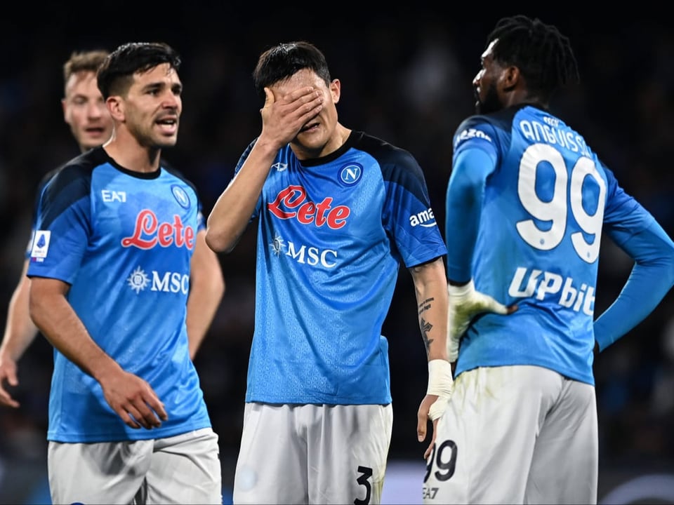 Napoli unterliegt der AC Milan zuhause klar.