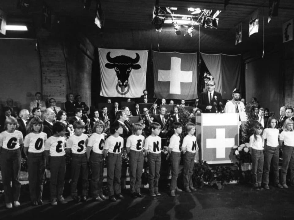 Eröffnungsfeier des Gotthard-Strassentunnels 1980.
