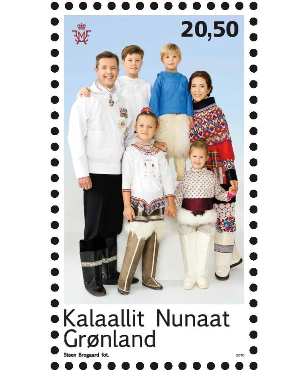 Briefmarke: Ganze Familie in grönländischer Tracht