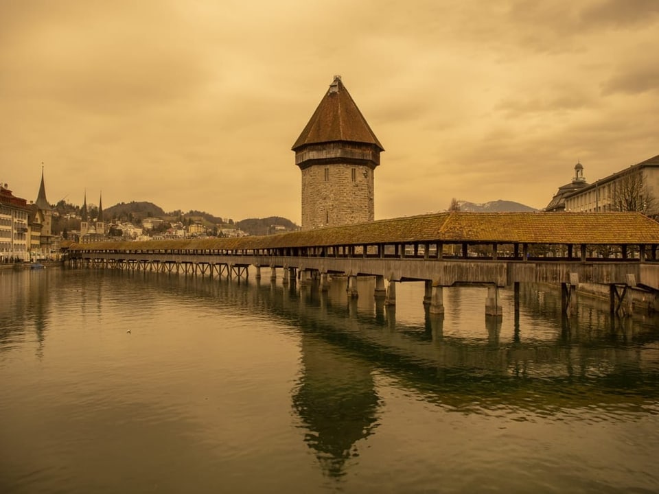 Ein einmaliger Blick auf die Kapellbrücke in Luzern. (15. März 2022)