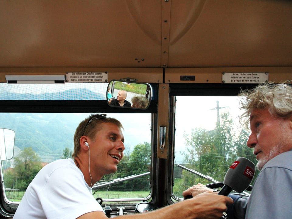 Reto Scherrer interviewt Chauffeur.
