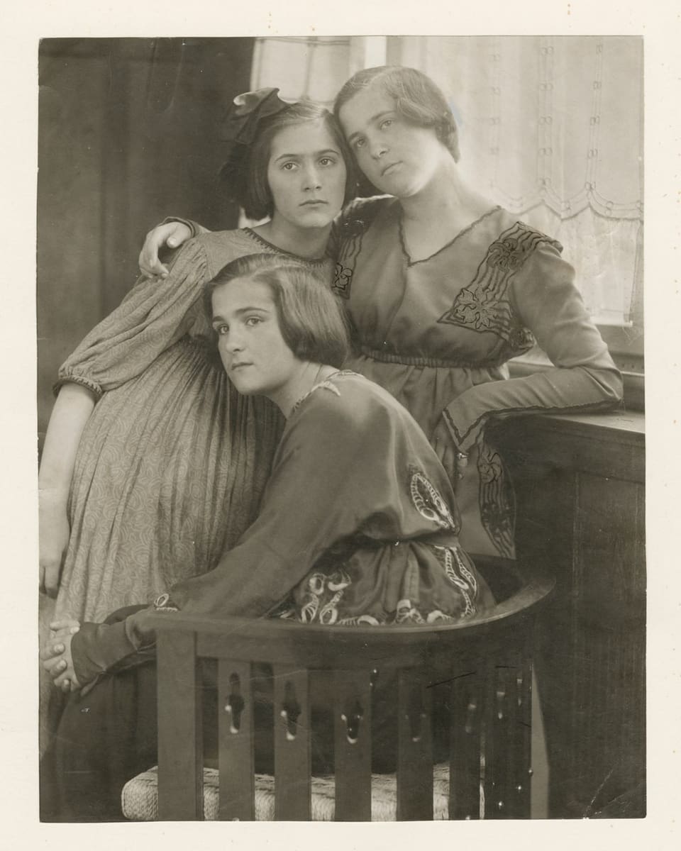 Portrait der drei Töchter der Familie Zanolli.