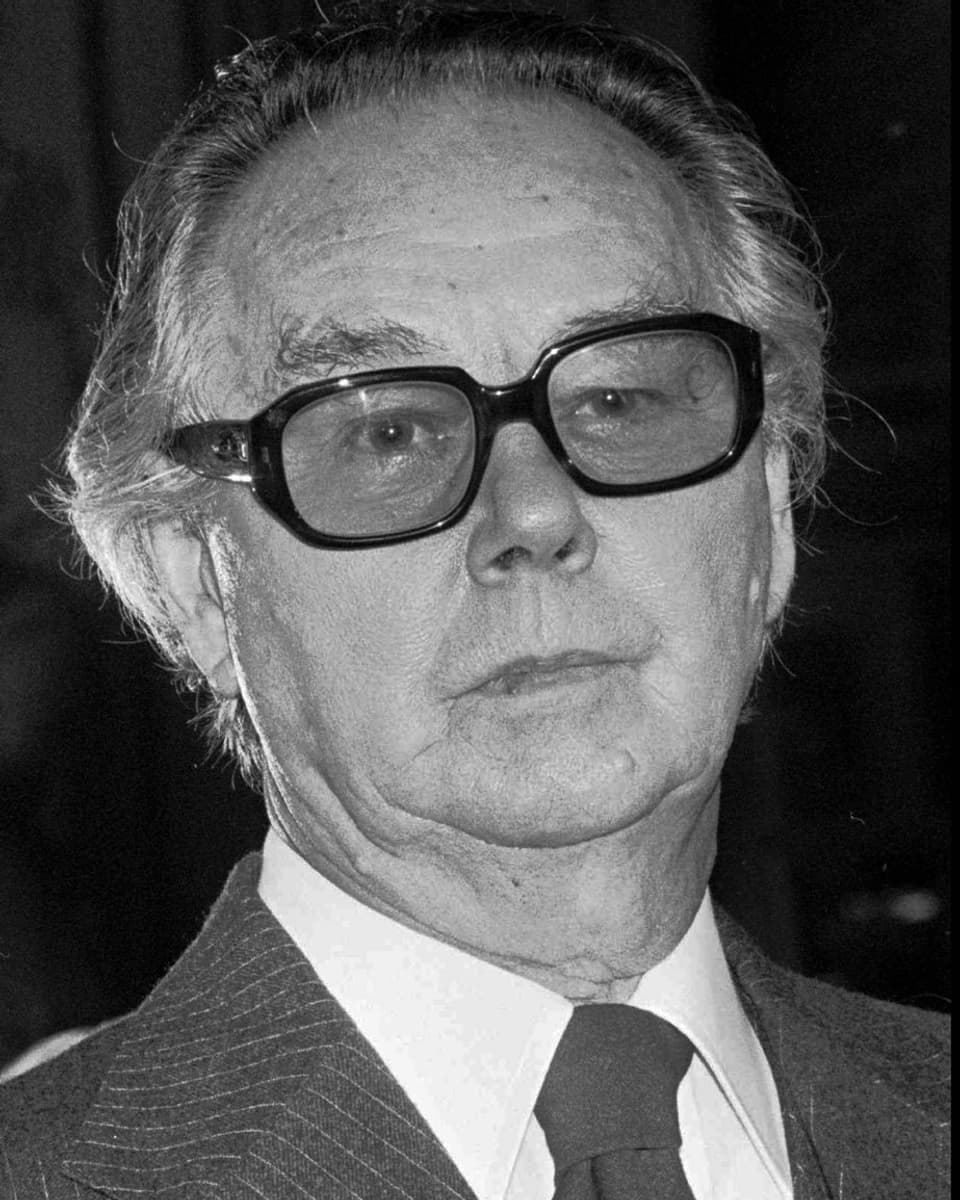 Porträt von Victor Vasarely, schwarzweiss mit Brille.