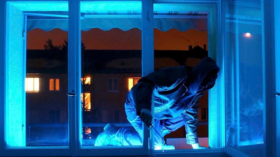 Symbolbild Einbrecher bei Nacht