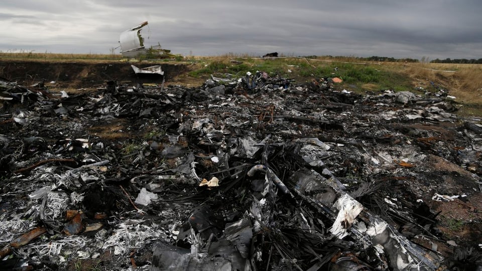 Trümmerteile der MH17 nahe Hrabove 
