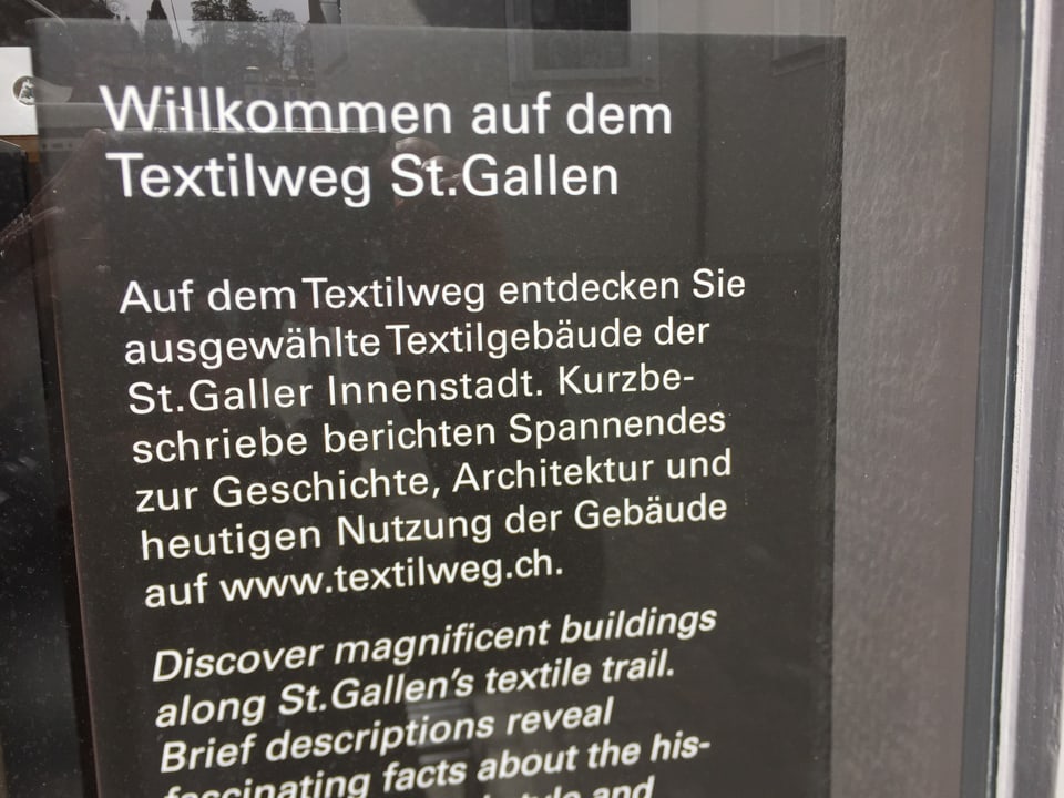 Der Textilweg des Vereins Textilland Ostschweiz in der St. Galler Altstadt.