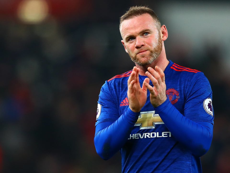 Wayne Rooney applaudiert den eigenen Fans